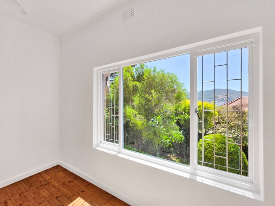 2 Bedroom Property for Sale in Vredehoek Western Cape